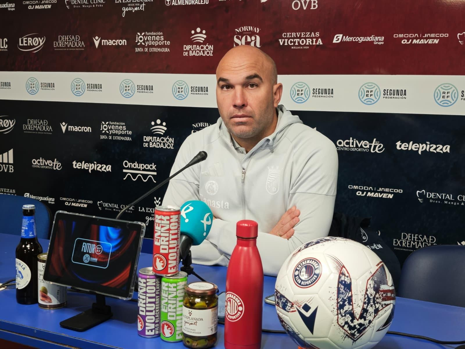 Diego Galiano, en la sala de prensa del Francisco de la Hera.