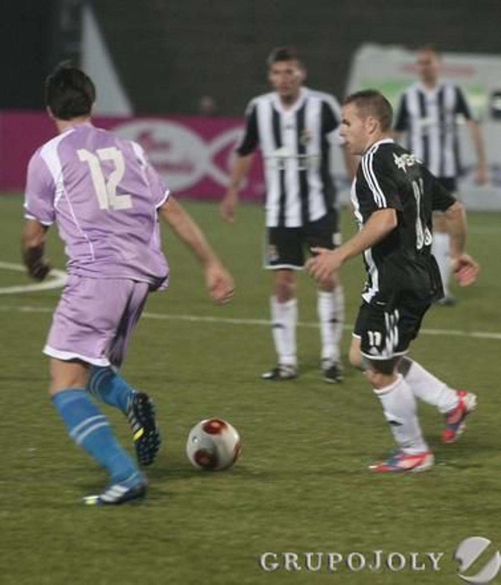 La Balona tropieza en el Municipal (1-2) y deja pasar una oportunidad de cazar al cuarto

Foto: Paco Guerrero