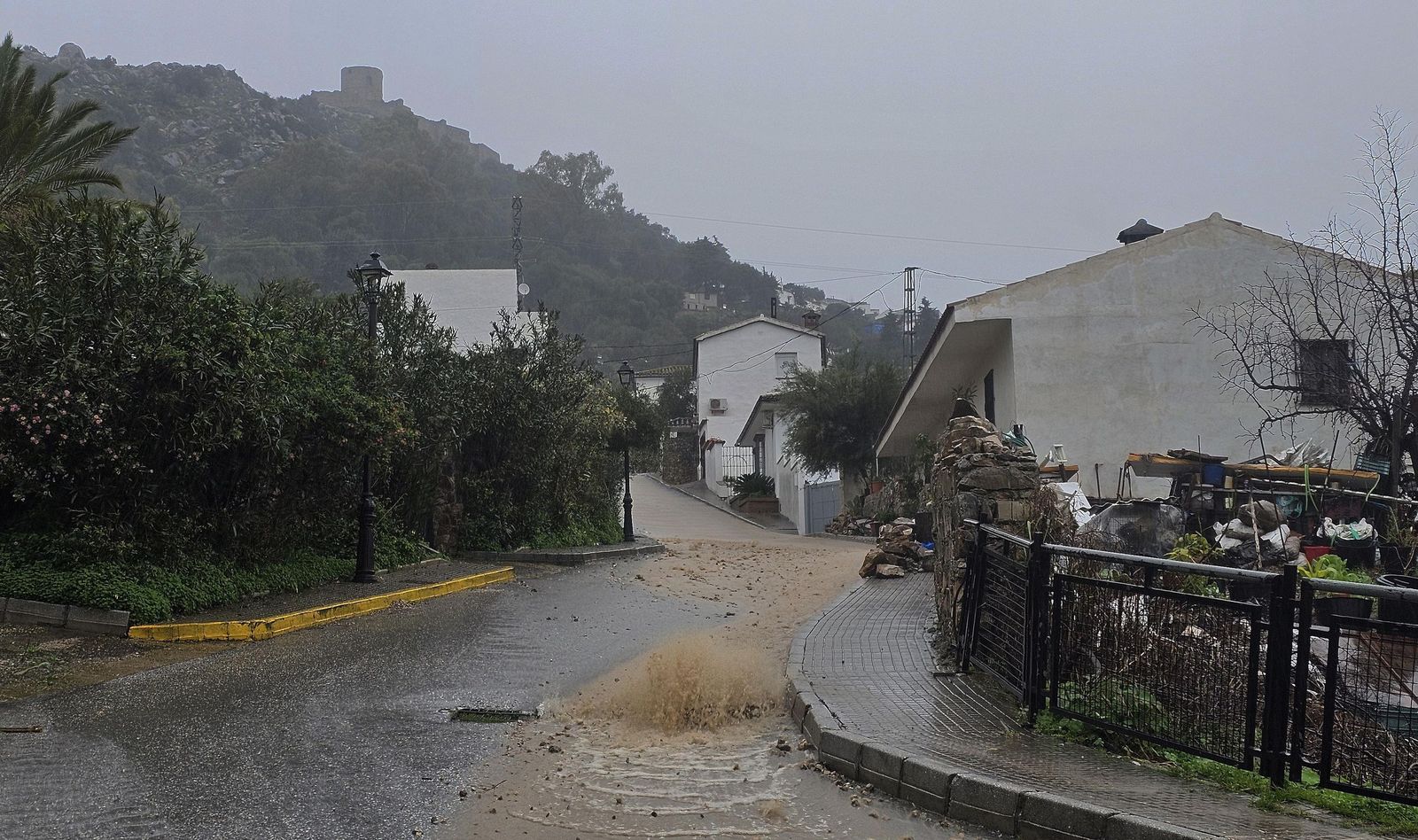 Fotos del temporal de lluvia y viento por la borrasca Kristin en Jimena de la Frontera, San Pablo de Buceite y San Martín del Tesorillo