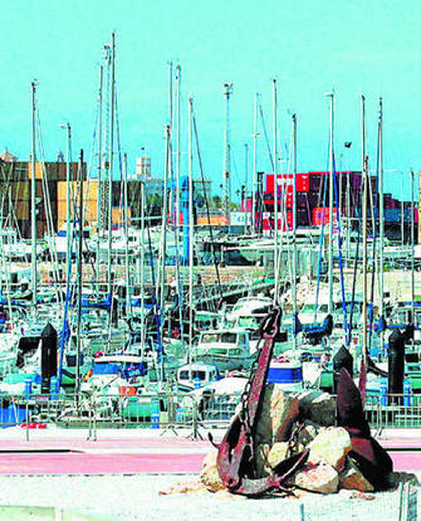 La rebaja de la Junta hará reconsiderar a muchos propietarios abandonar puertos como el de Puerto América.