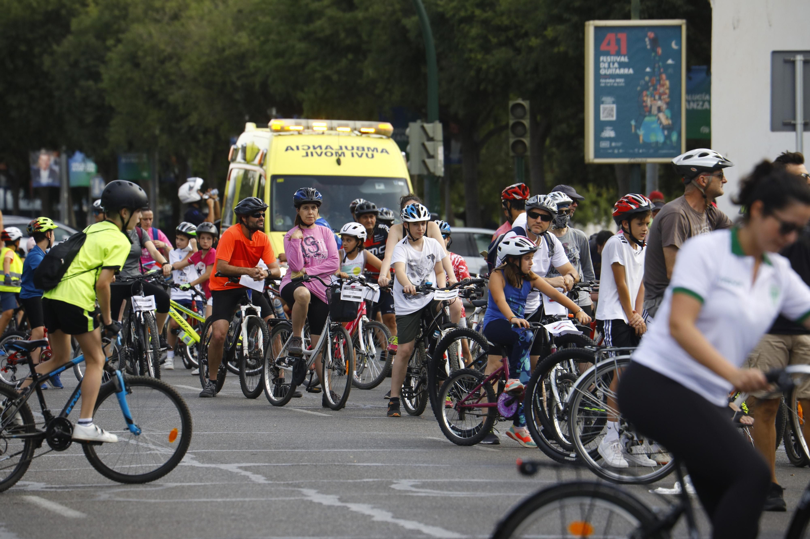 Marcha ciclista del Día de la Bicicleta en Córdoba, en imágenes
