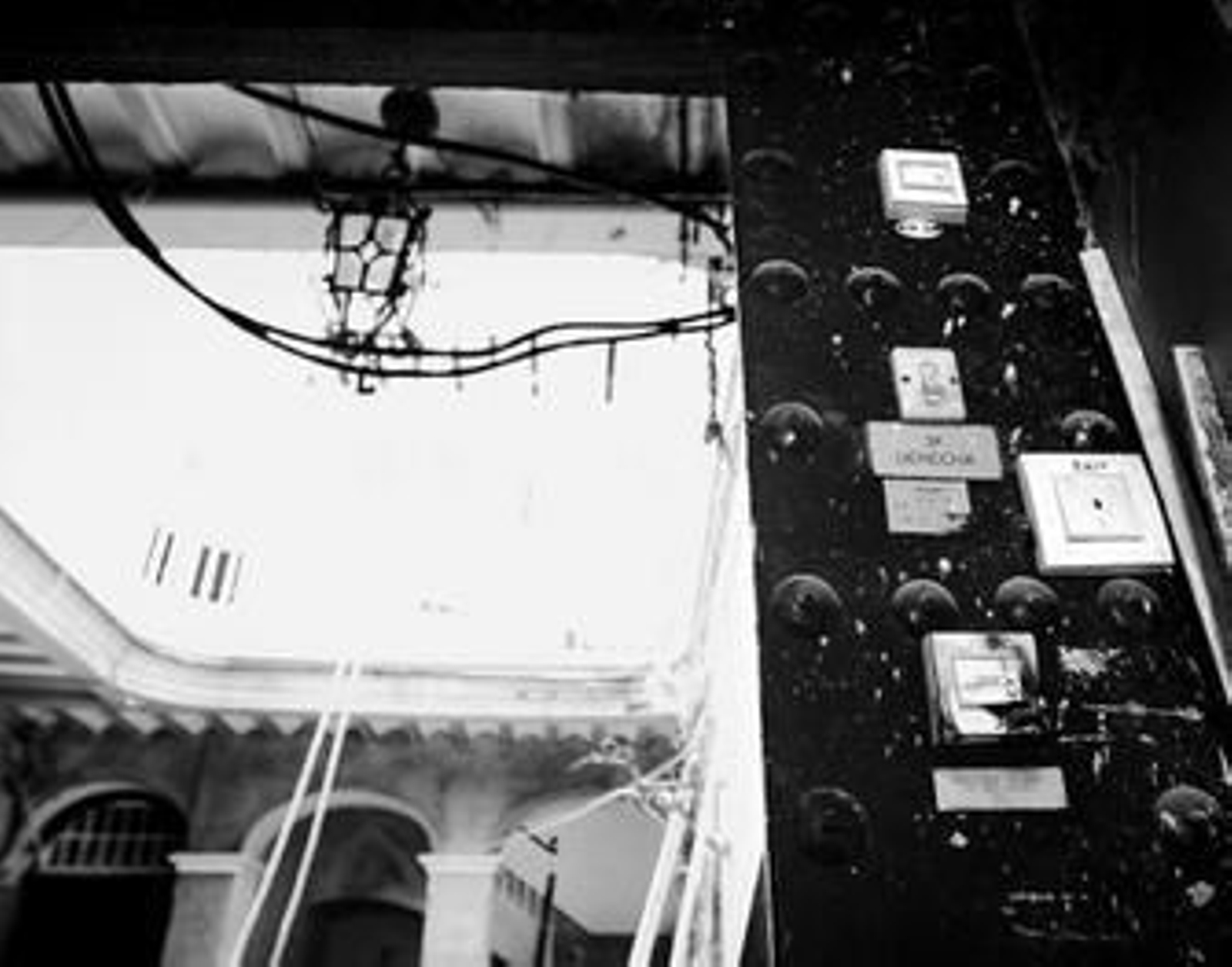 Finca de la calle Barrié, donde están algunos de los pisos 'vendidos' por los presuntos estafadores.