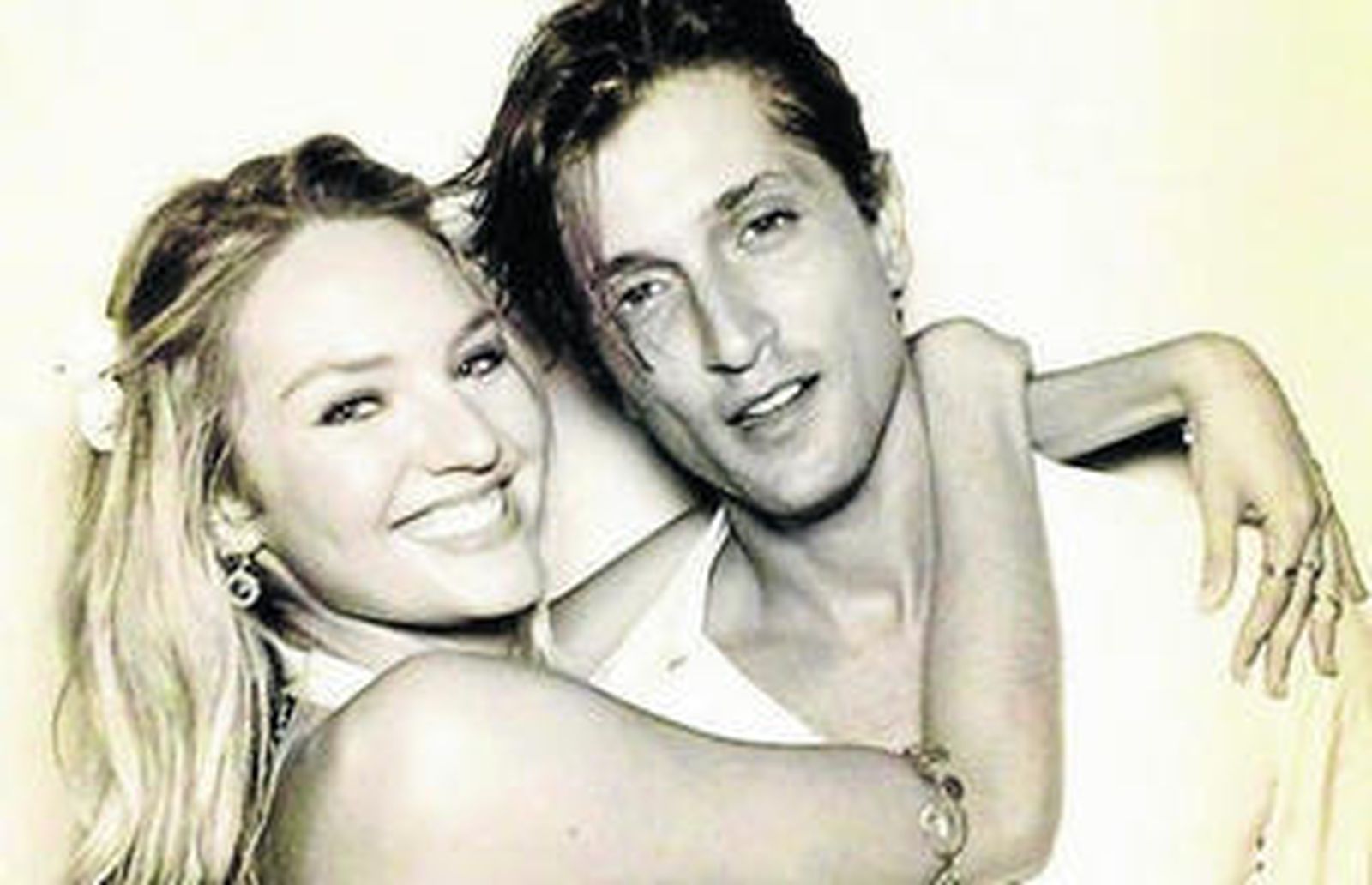 Candice Swanepoel inicia los preparativos de su boda