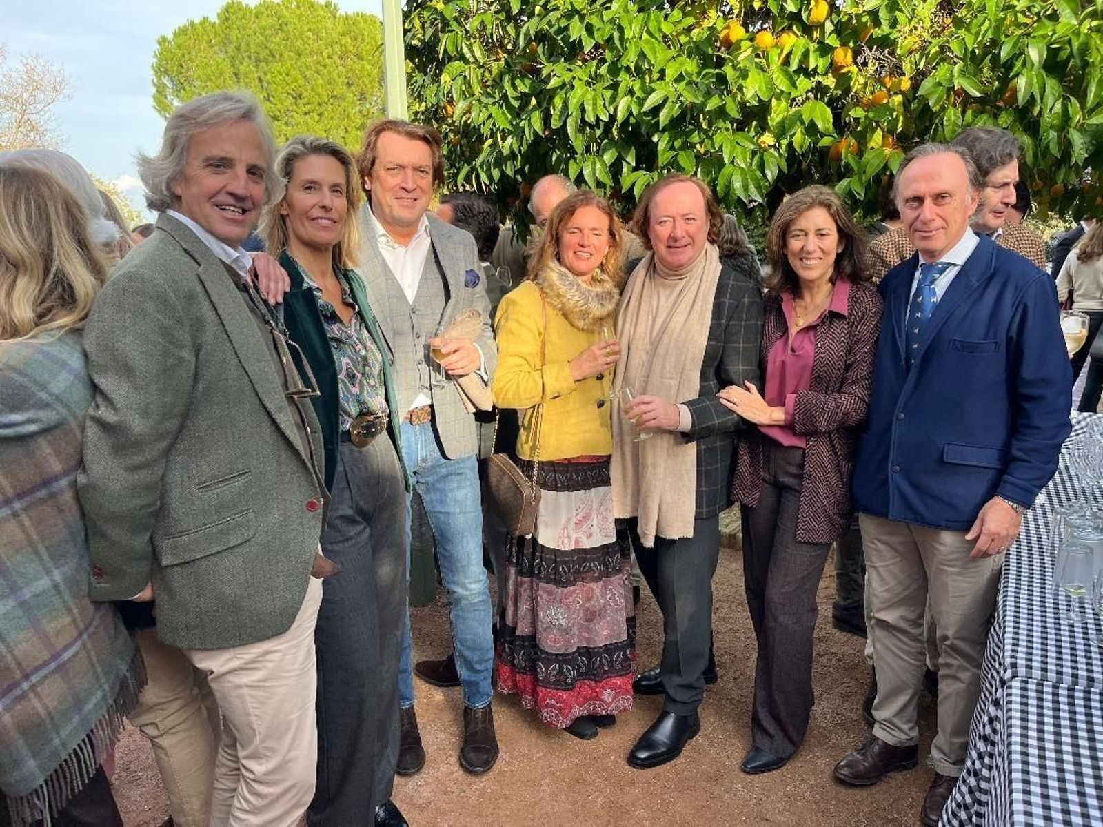 María Ansorena, Perico Mesa, Ana Chico de Guzmán, Tomás Alía, Carmen del Valle Domecq y Jaime Tovar, durante el cóctel.