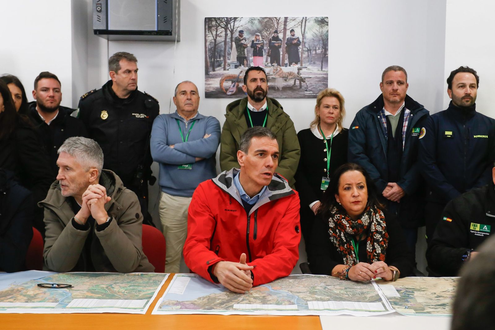 Las fotografías de la visita de Pedro Sánchez al puesto de mando avanzado de San Roque
