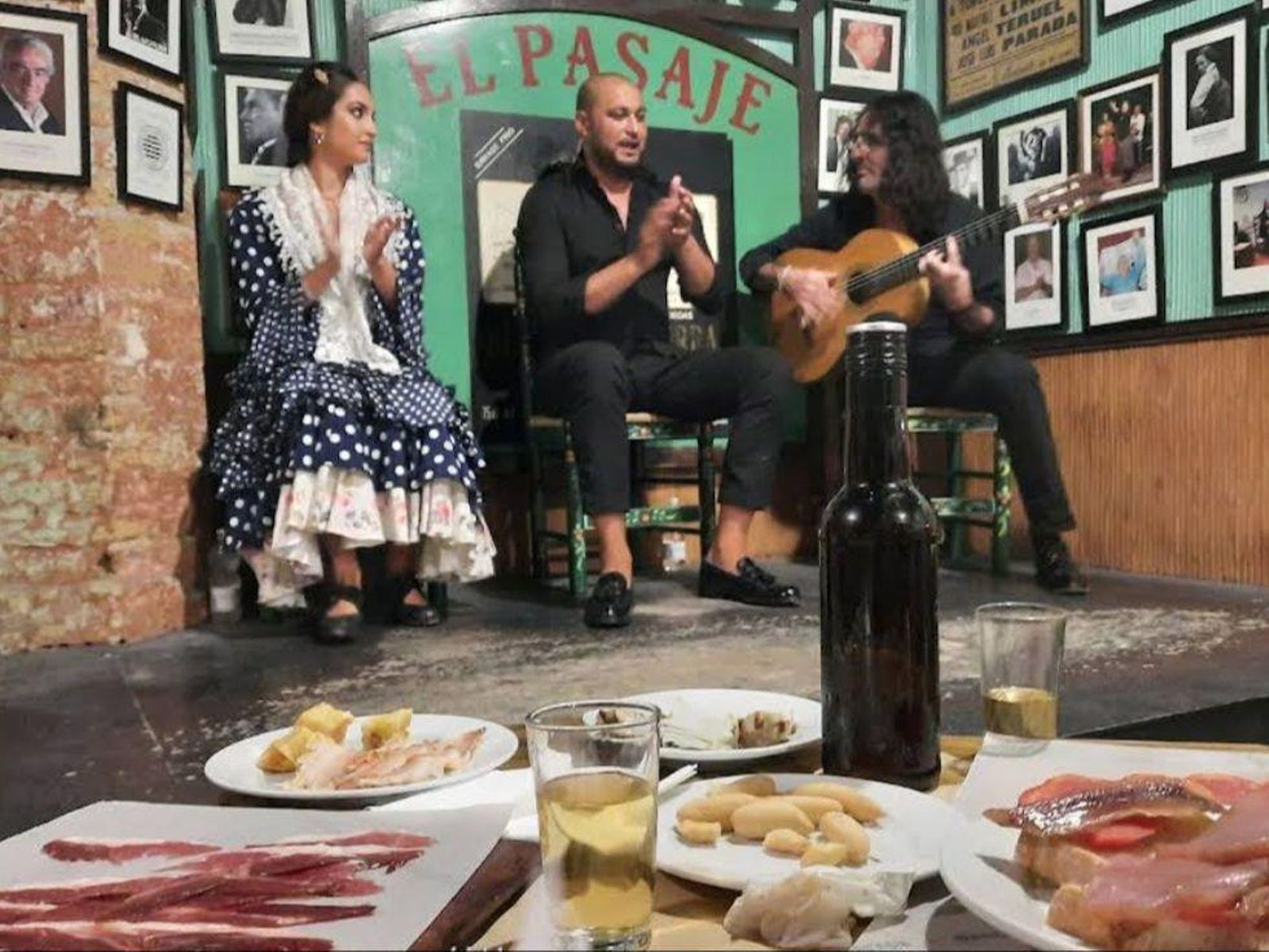 Los espectáculos de flamenco son algo que distingue a El Pasaje del resto