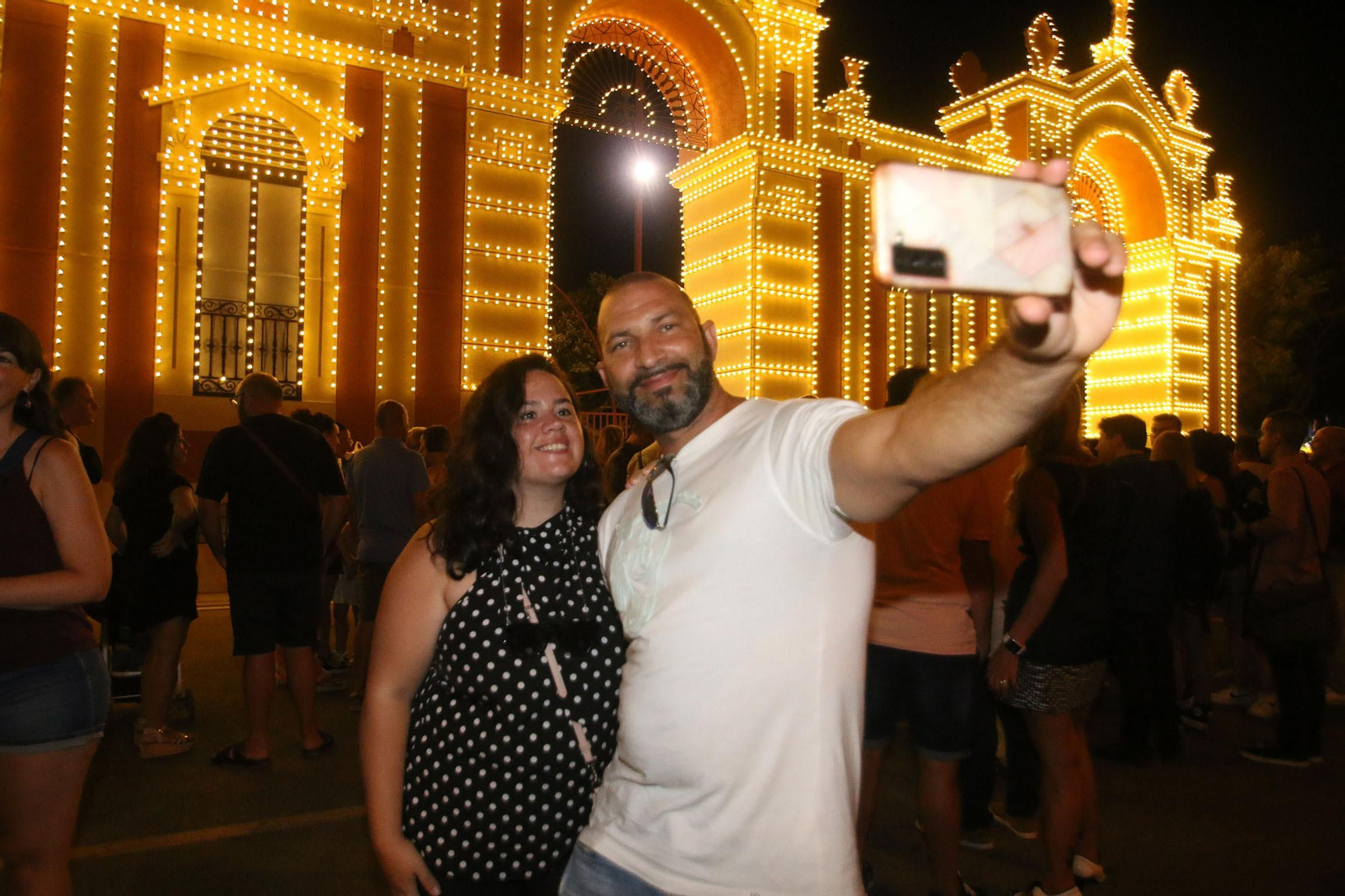La Feria de Almería enciende sus luces