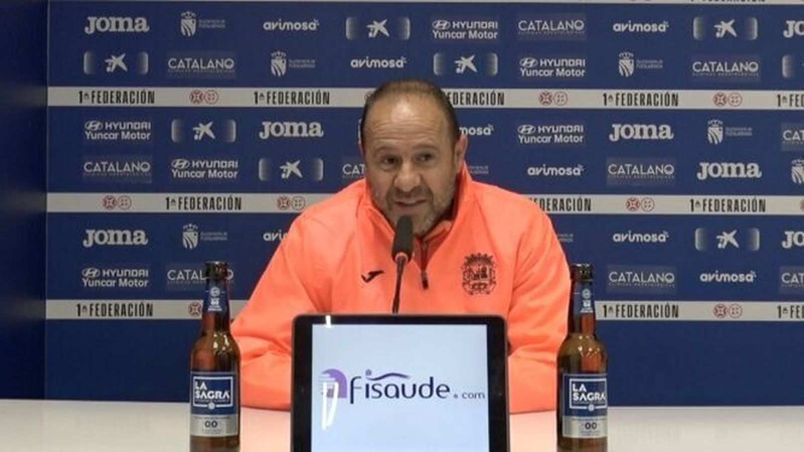 Alfredo Sánchez, entrenador del Fuenlabrada, en rueda de prensa