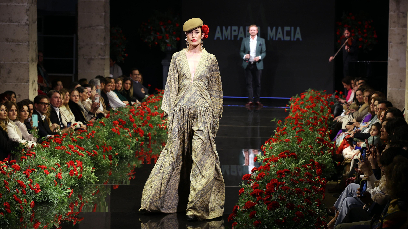 Desfile de Amparo Maciá en la Pasarela Flamenca Jerez Tio Pepe 2023
