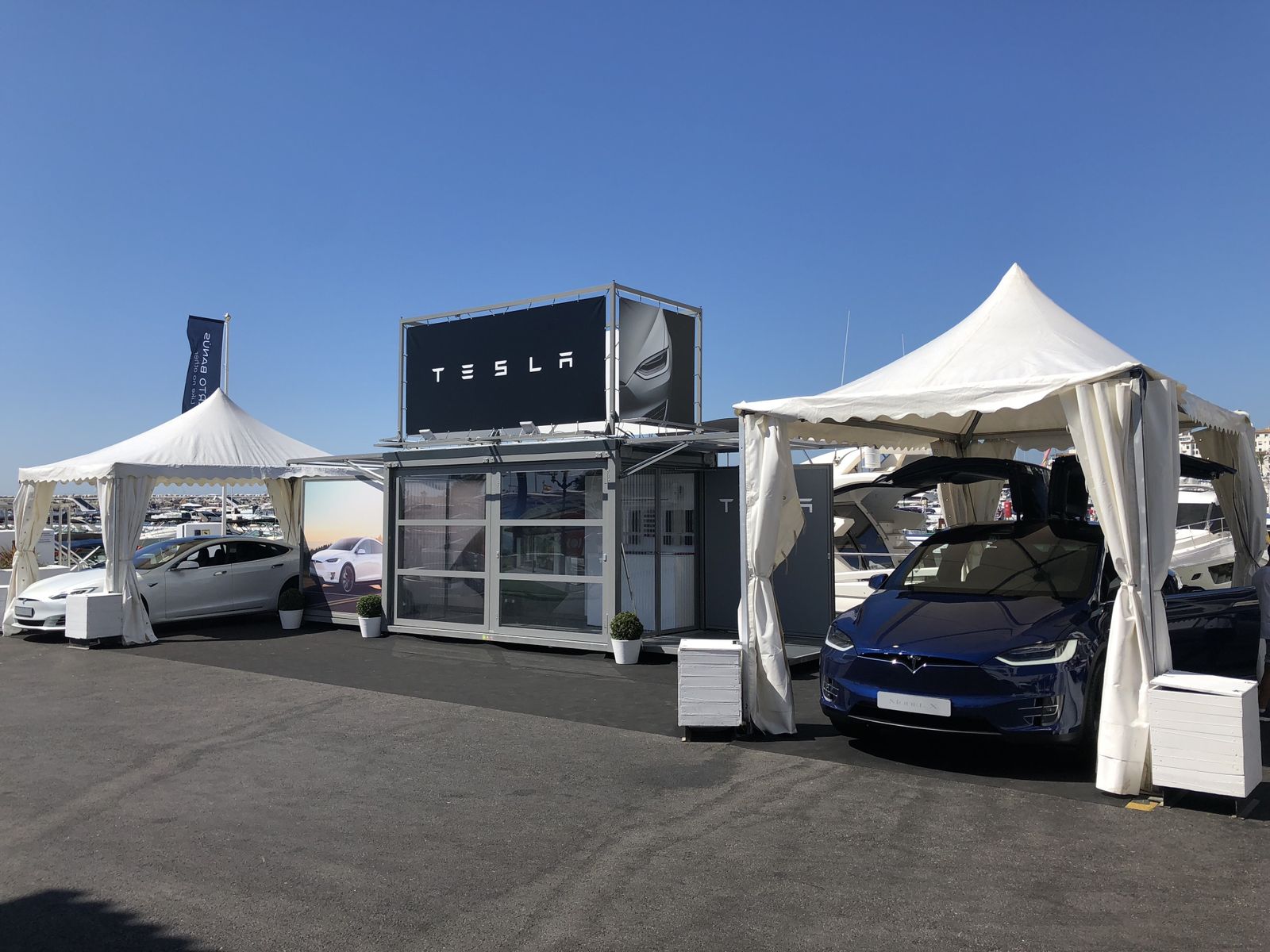 Tesla abre una tienda temporal en Puerto Banús