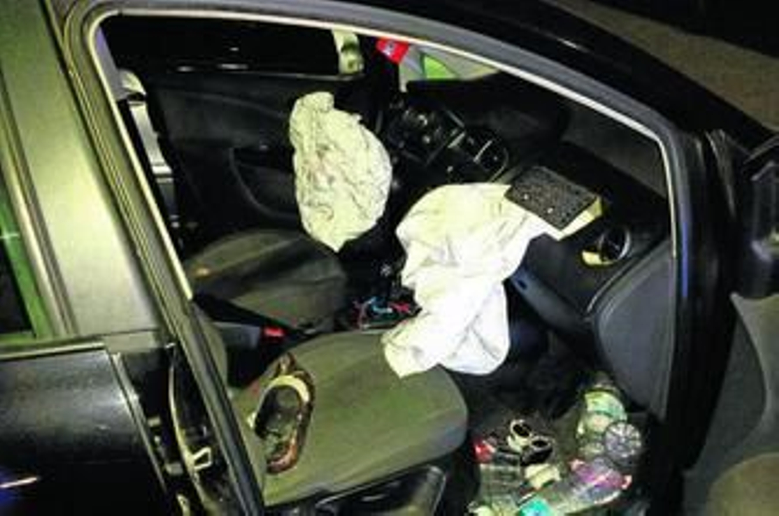 La Policía impide a tiros que un joven atropelle a una multitud en la Cartuja