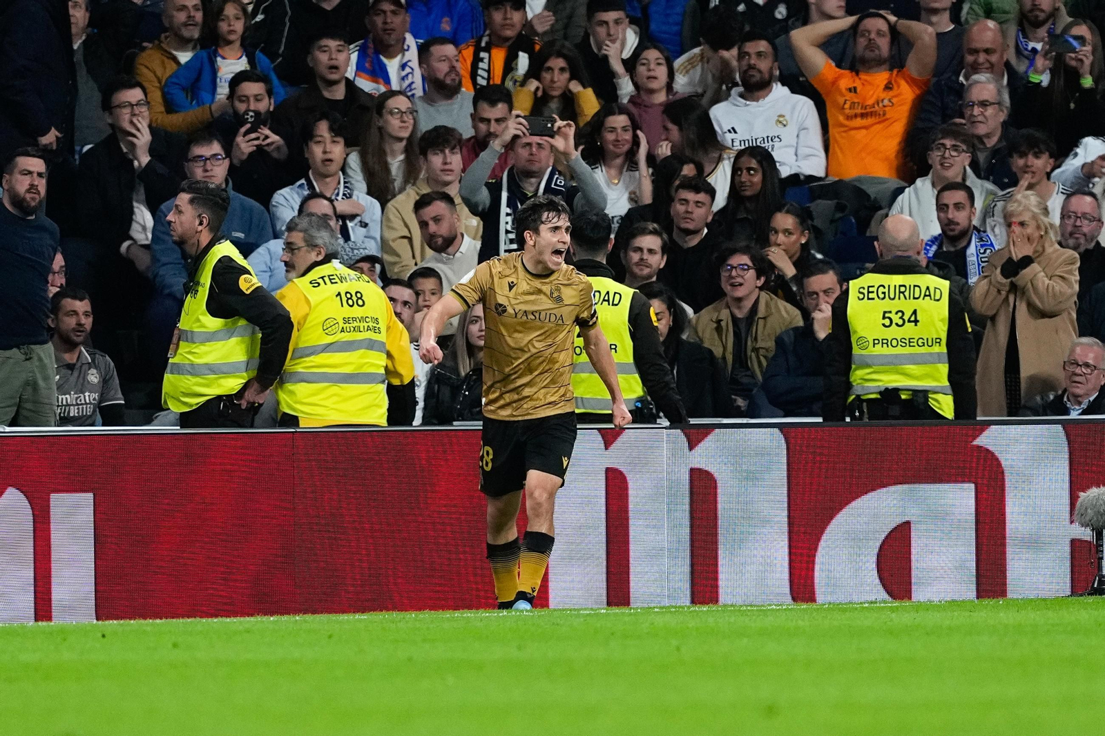 Las fotos del Real Madrid - Real Sociedad camino del Estadio de la Cartuja