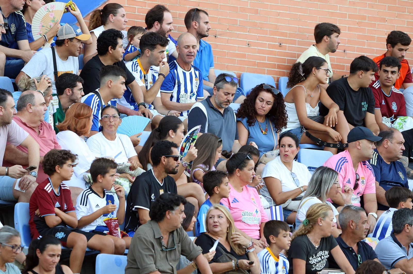 Ambiente en las gradas del Nuevo Colombino.