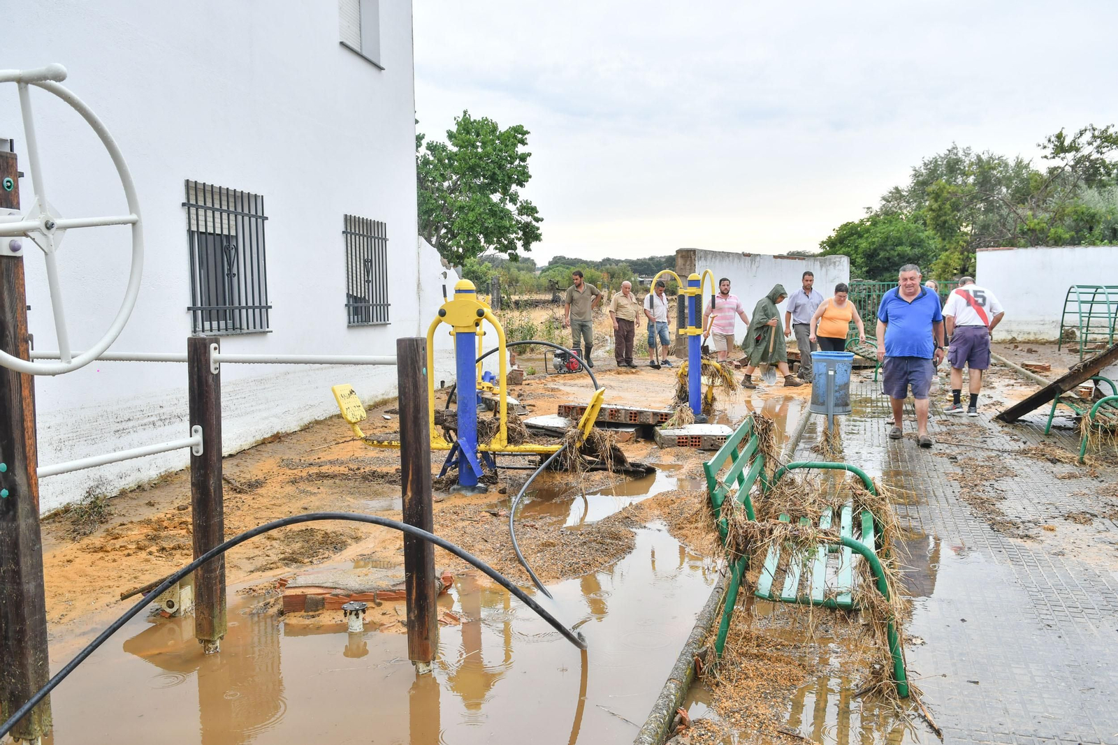 Tareas de limpieza en Conquista tras el aguacero.