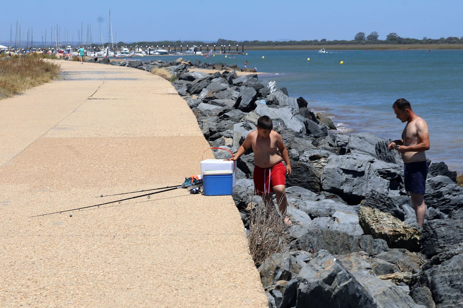 Imágenes veraniegas en Punta Umbría y en las playas de El Portil y La Bota