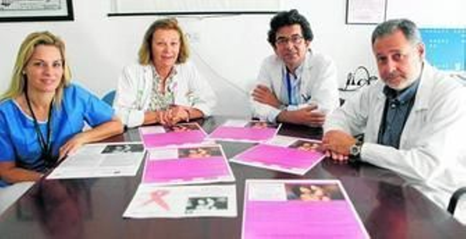 Parte de los profesionales de la Unidad de Atención Integral al Cáncer del Hospital Puerta del Mar. De izquierda a derecha, María Antonia Cobo, Pilar Moreno, Juan Manuel Rivera y Javier Jaén.