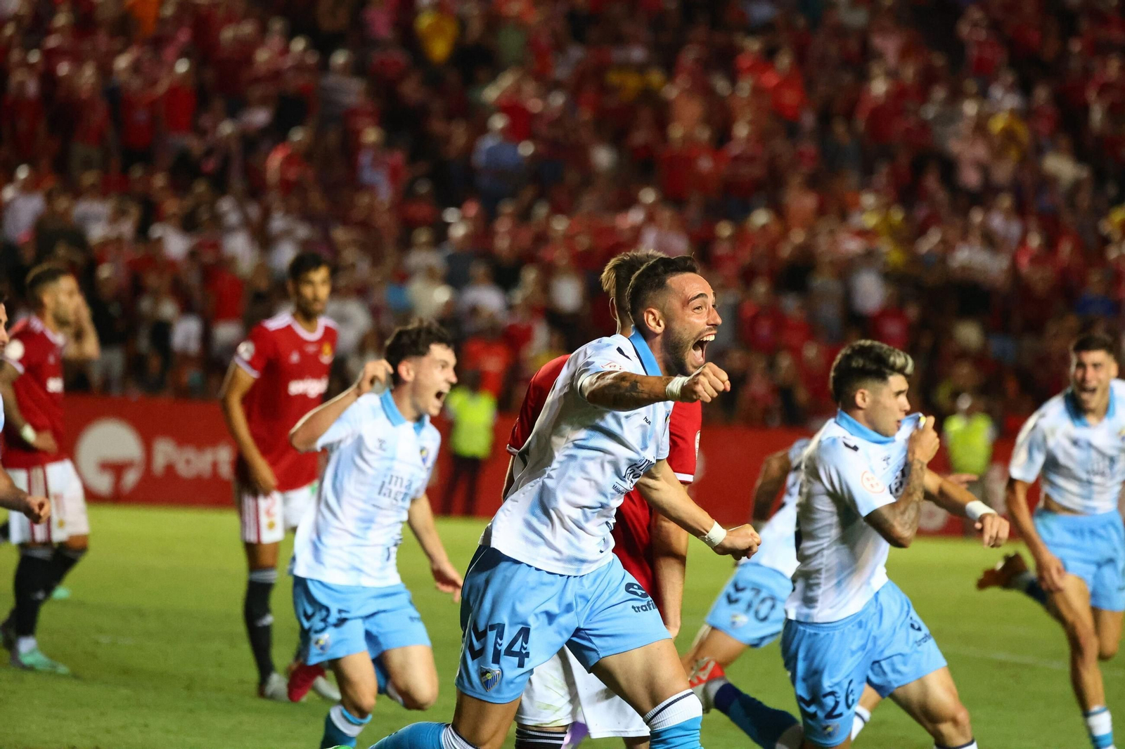 Así fue la locura del ascenso del Málaga CF en Tarragona