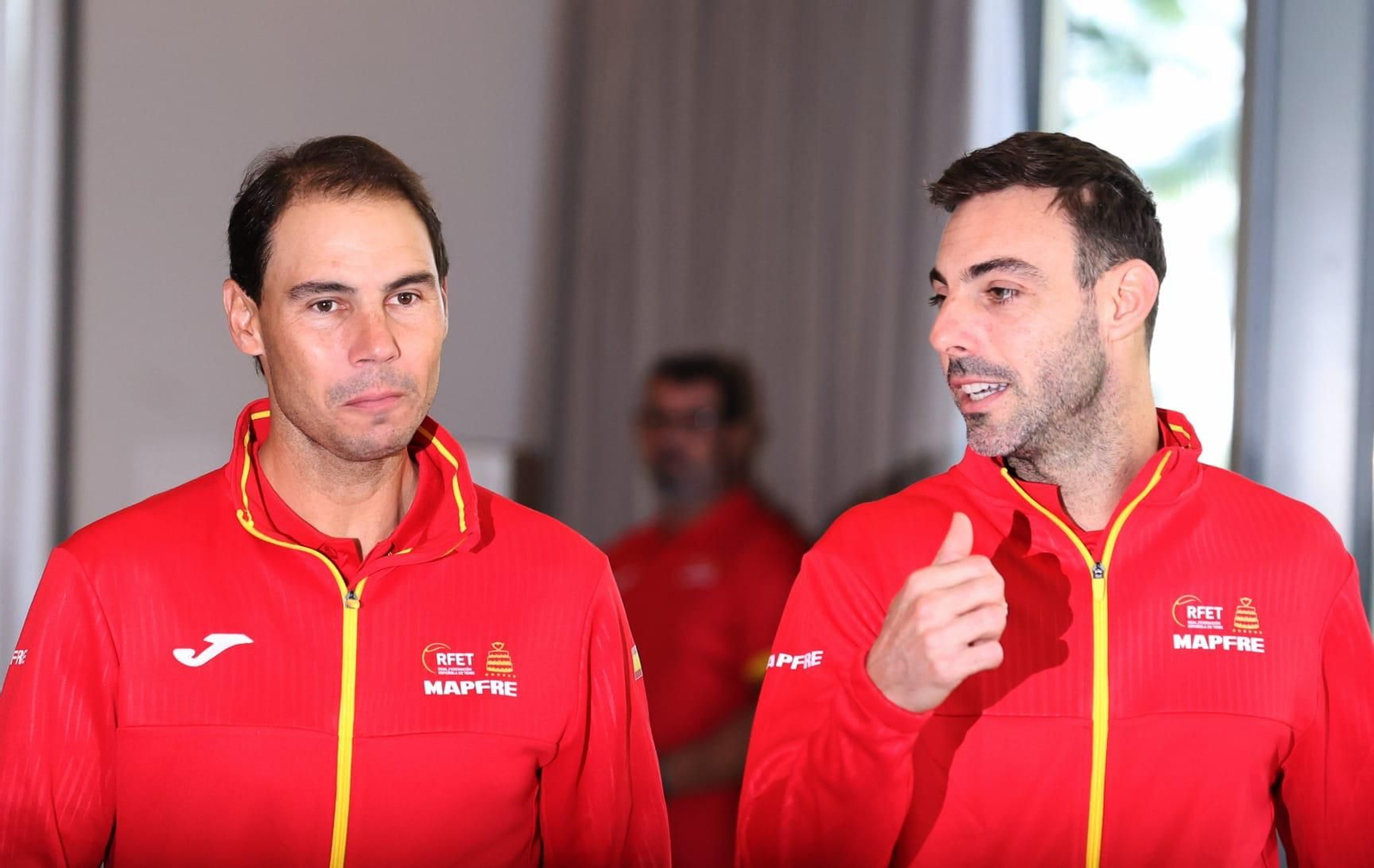 La multitudinaria rueda de prensa de Rafa Nadal en la Copa Davis, en fotos