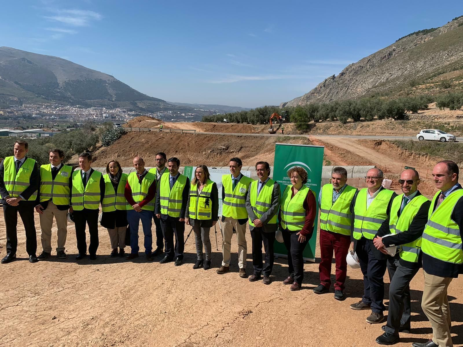 Marifrán Carazo, consejera de Fomento, visitó ayer las obras de la carretera entre Loja y Ventorros de San José