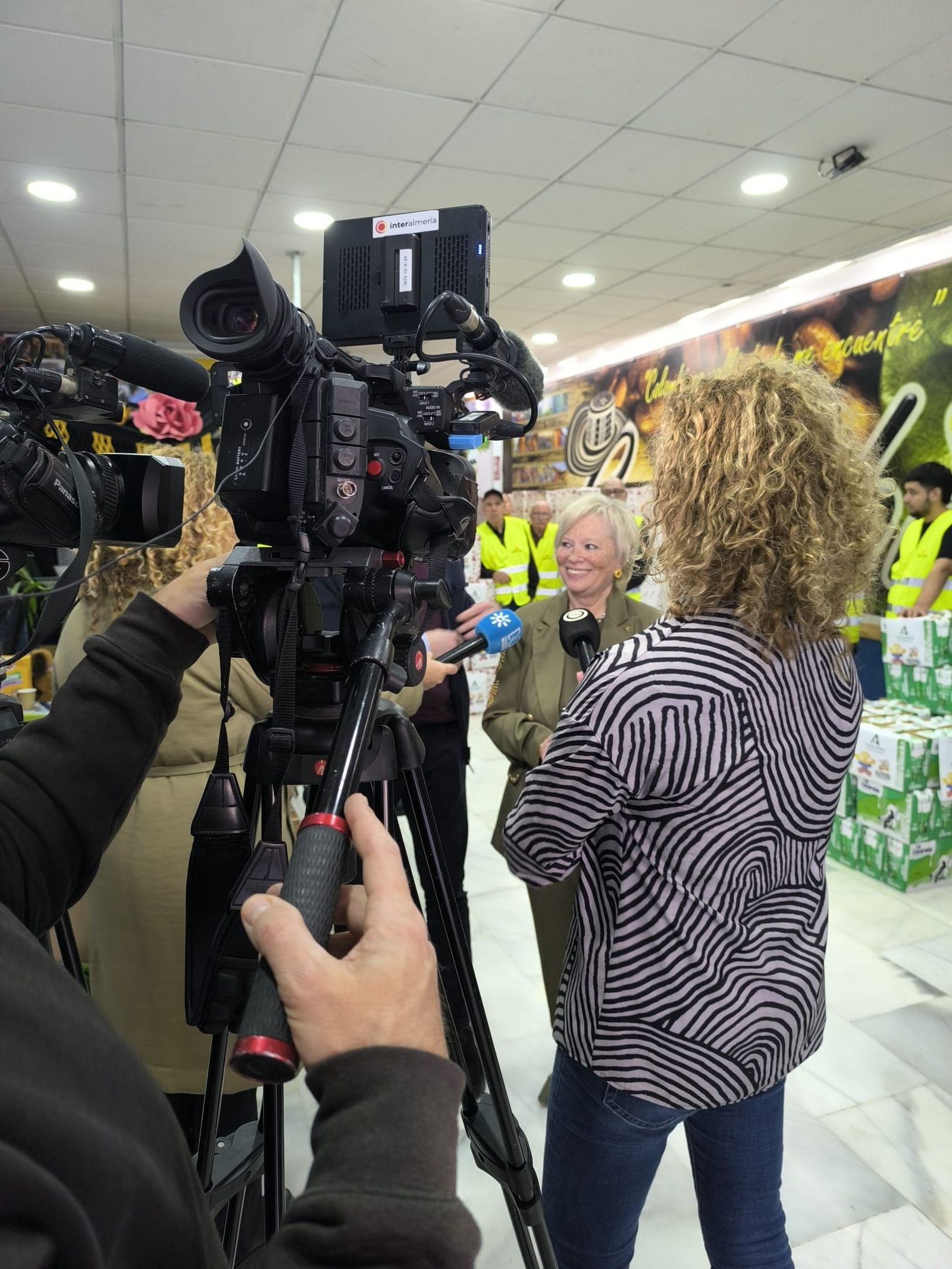 Esta asociación de colombianos de Almería celebra 20 años con 200 cestas de la compra a quienes más lo necesitan