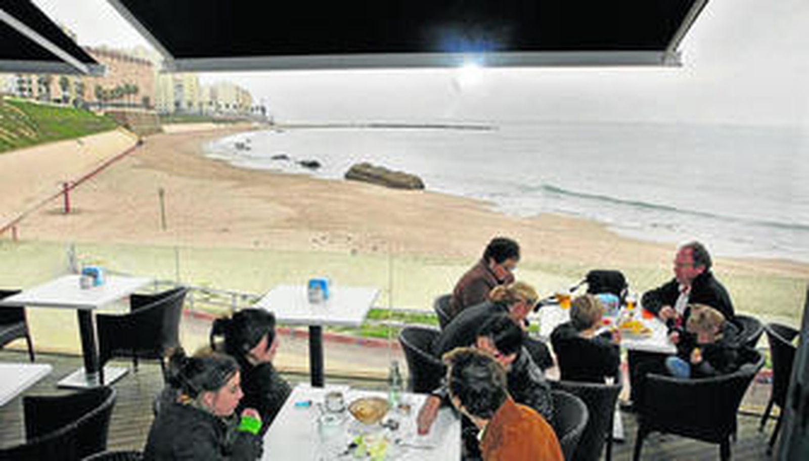Esta es la espectacular vista que se puede disfrutar desde la terraza del restaurante Mare's, en Santa María del Mar.