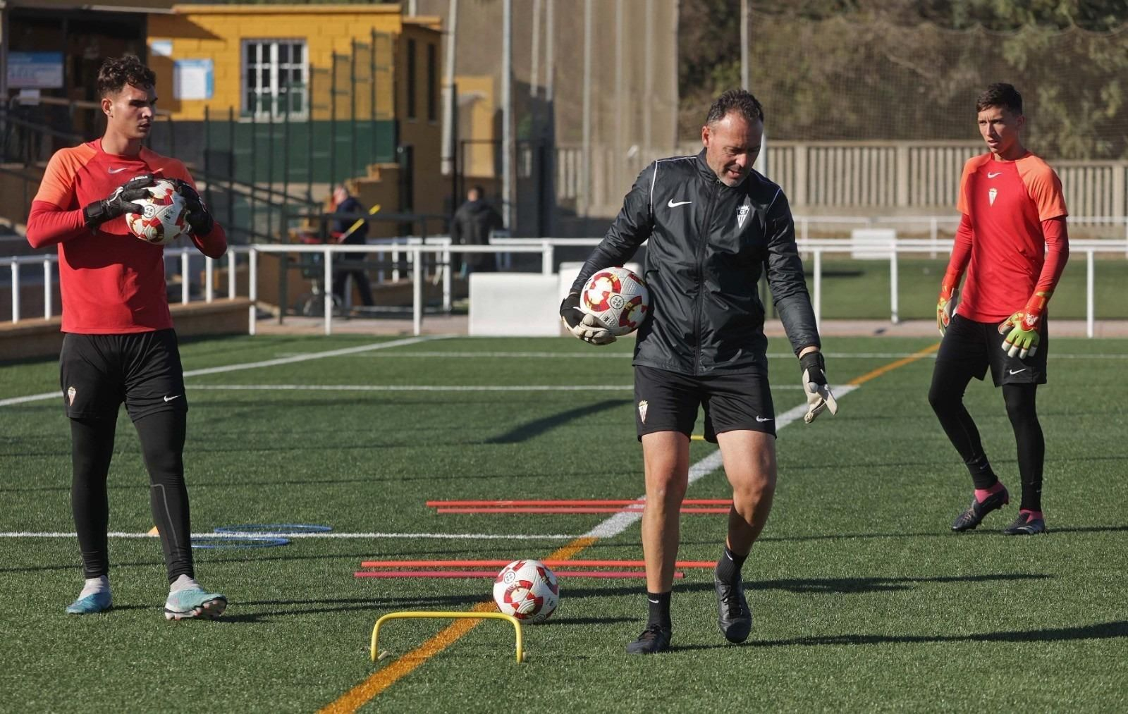 Venteo y Palomares, con el preparador David Pérez, este miércoles.
