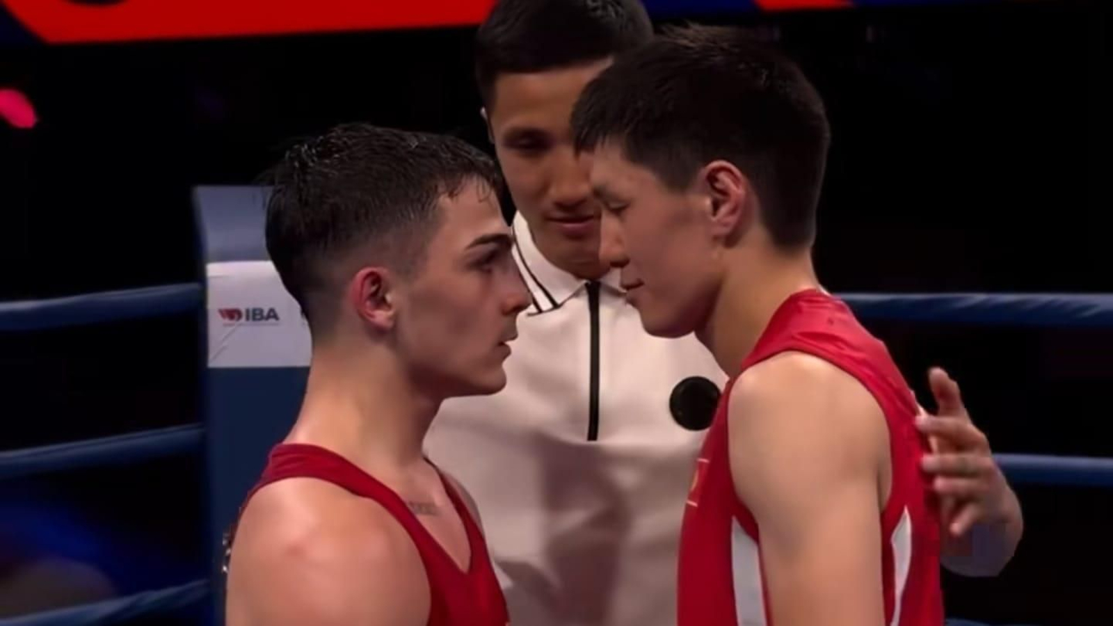 Rafa Lozano, en el careo previo a la final del Torneo Internacional de boxeo en Kirguistán.