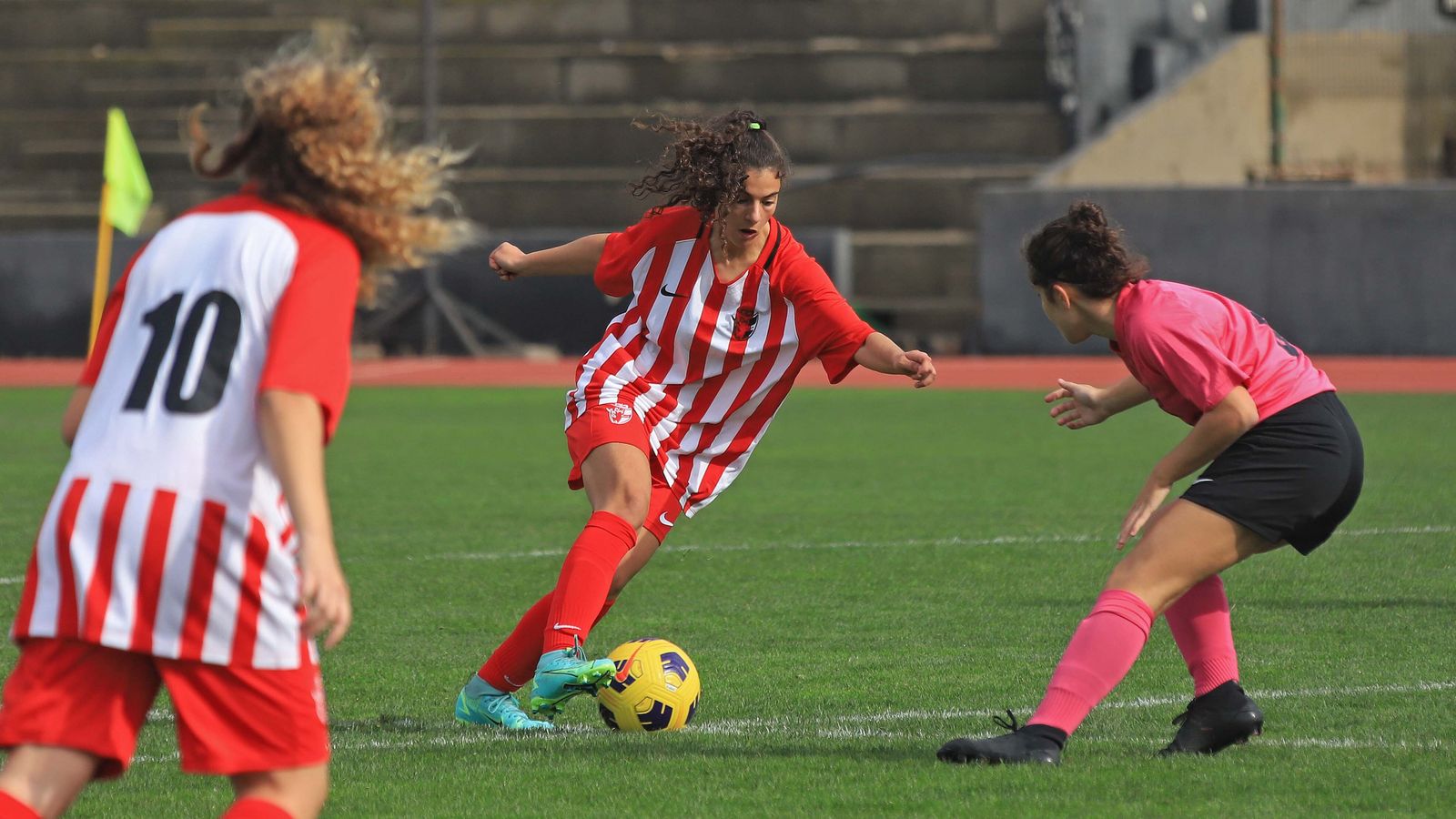 Fotos de las finales del Campeonato de Andalucía de Selecciones Provinciales de futbol femenino sub-15 y sub-17 en La Línea