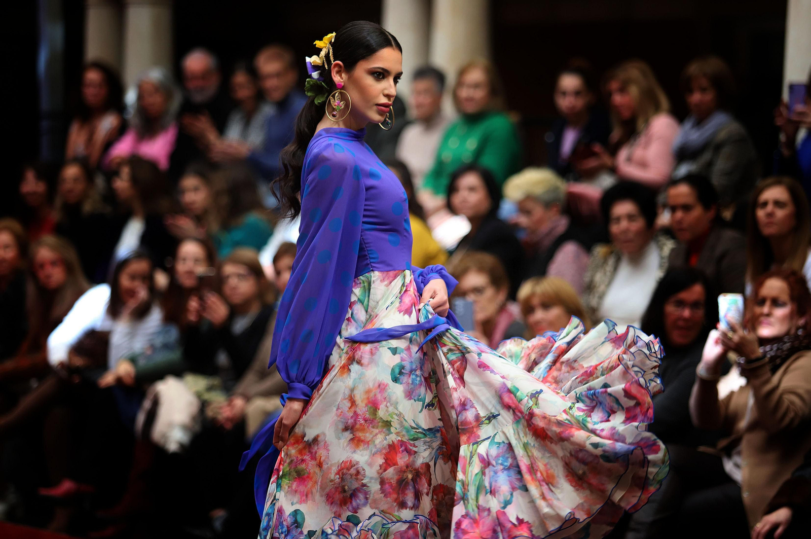 Huelva Flamenca 2023. Imágenes del desfile benéfico de El Ajolí a favor de Cruz Roja Española