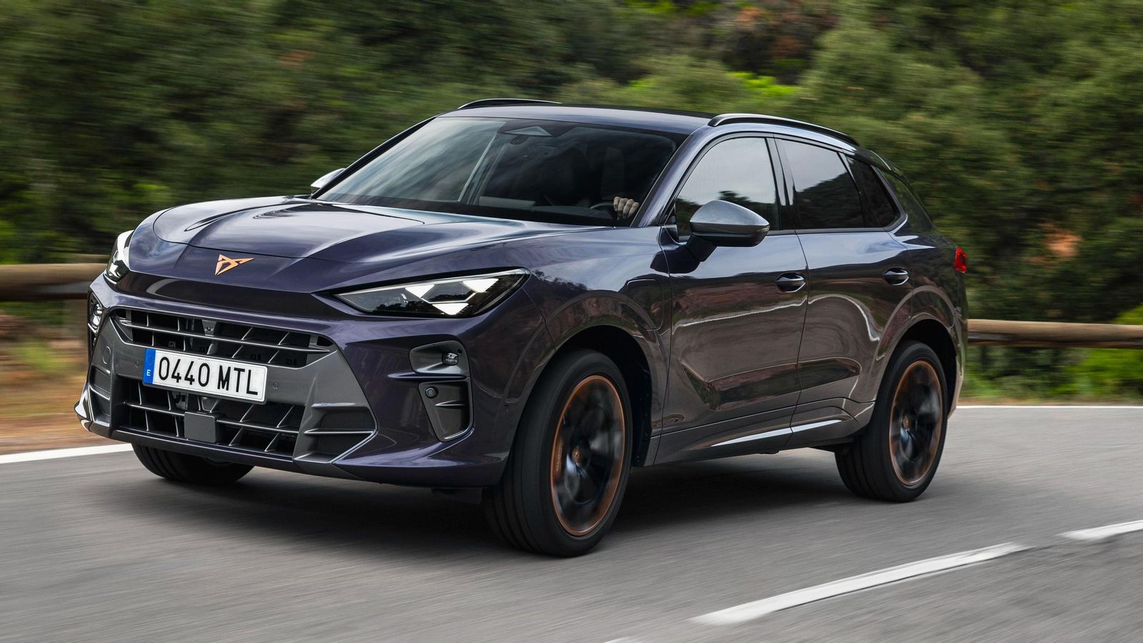 Sale a cuenta, en lo posible, cargar la batería del e-Hybrid, ya sea con corriente alterna o continua, y usar esa energía. Así, este Terramar es altamente eficiente y ofrece kilómetros a bajo coste.