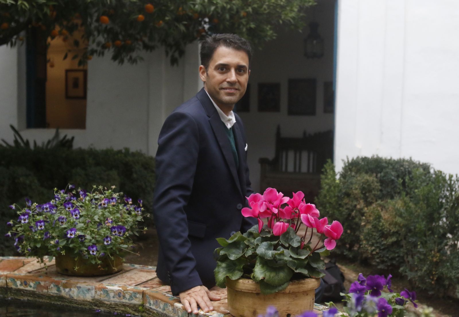 Leopoldo Izquierdo en uno de los patios de Viana.