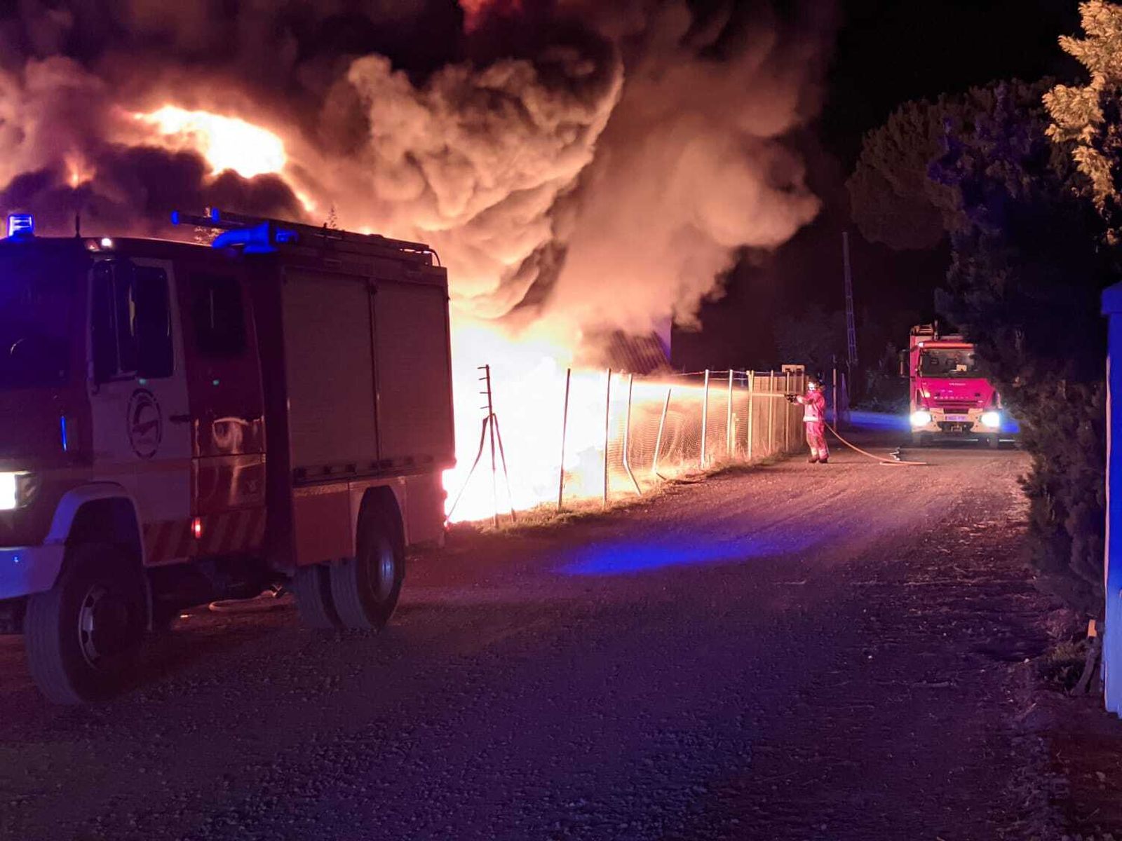 Imágenes del incendio en el Camino de la Romería de Cartaya