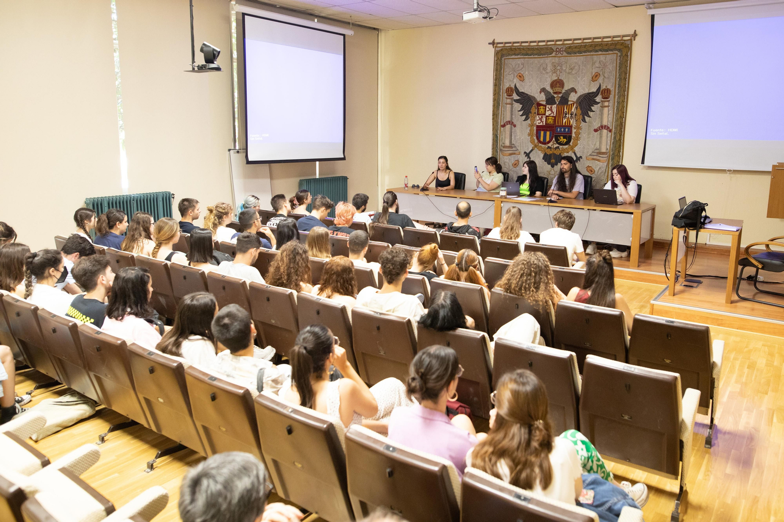 Asamblea, hoy, en el aula Federico García Lorca de la Facultad de Filosofía y Letras.