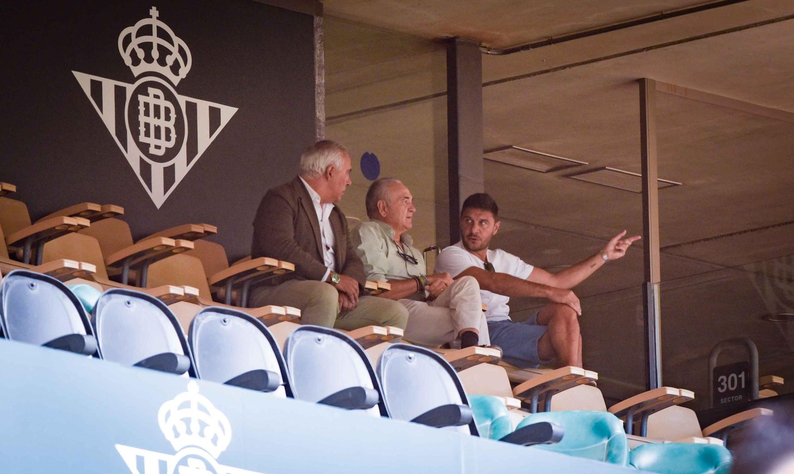 Imágenes del primer entrenamiento del Betis en el Estadio de la Cartuja