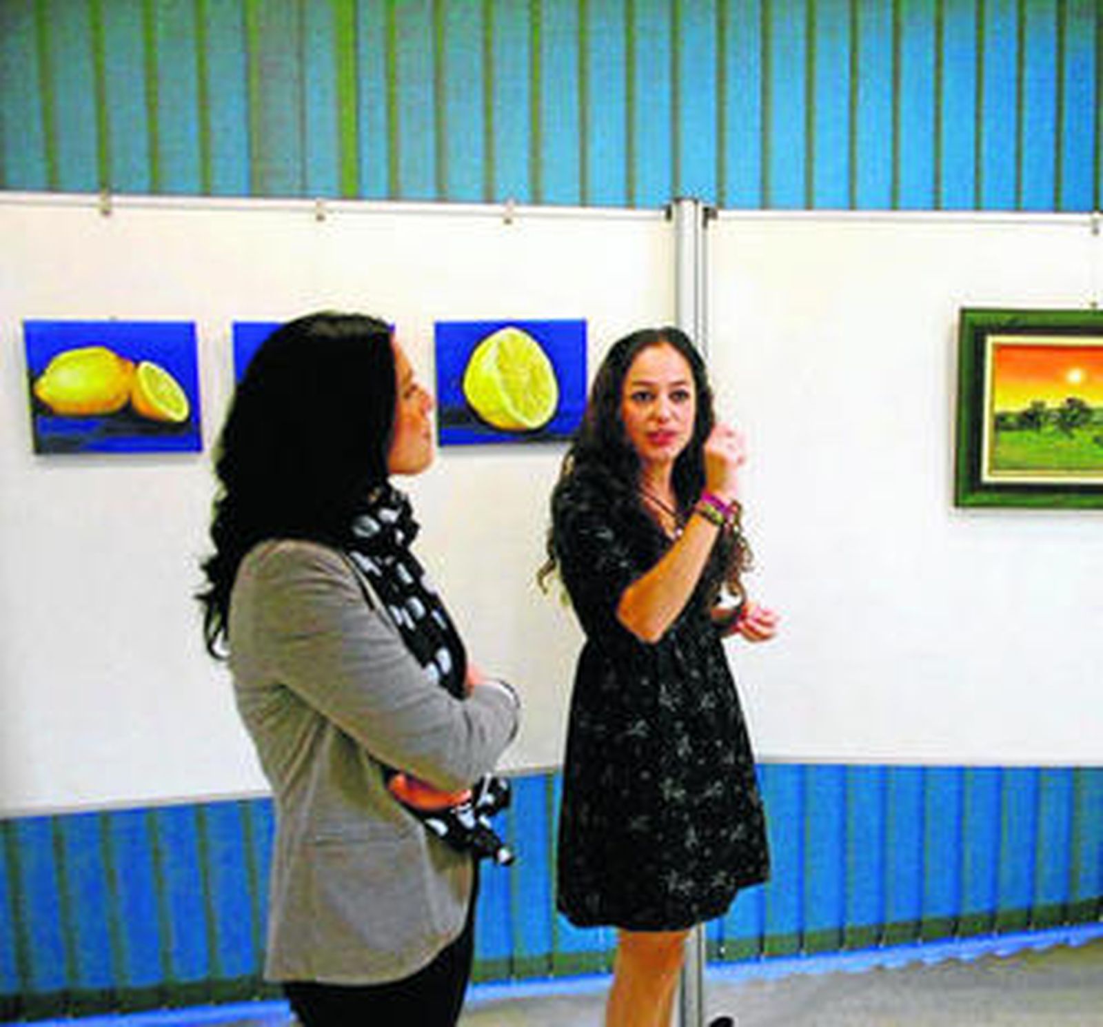 La diputada Elisa Fernández con María Teresa López.