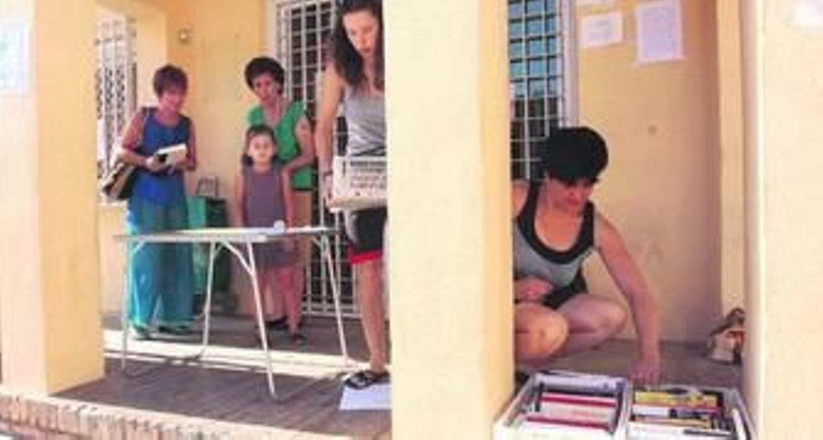 Los vecinos llevan recogidas 3.000 firmas contra el cierre de la biblioteca.