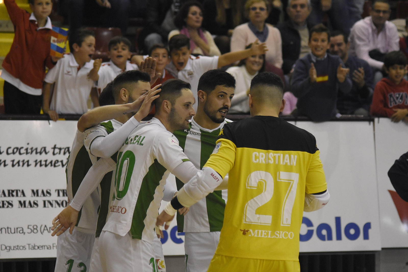 La victoria del Córdoba CF Futsal sobre el Manzanares ha dejado estas imágenes.