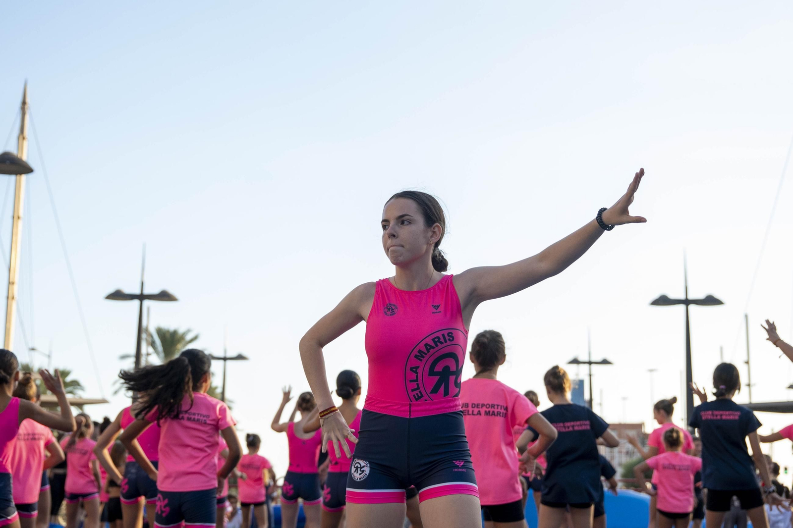 Los jugadores de la UDA Thalys y Andrés firman autógrafos