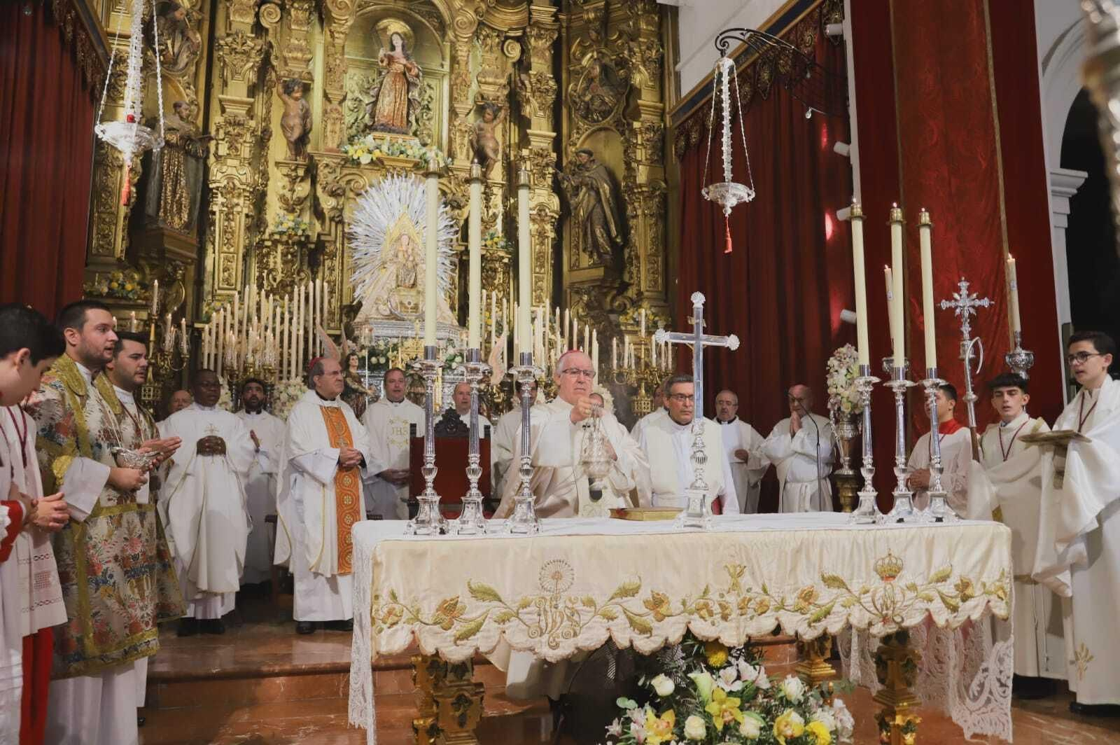 El arzobispo de Sevilla preside la misa con la que se ha iniciado el Año Jubilar de la Virgen de Valme.