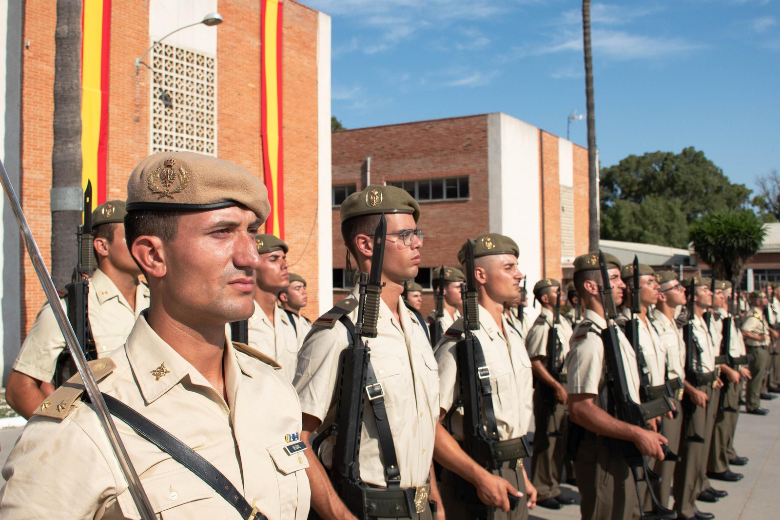 Formación del Batallón de Alumnos del CEFOT-2 de Camposoto, en San Fernando