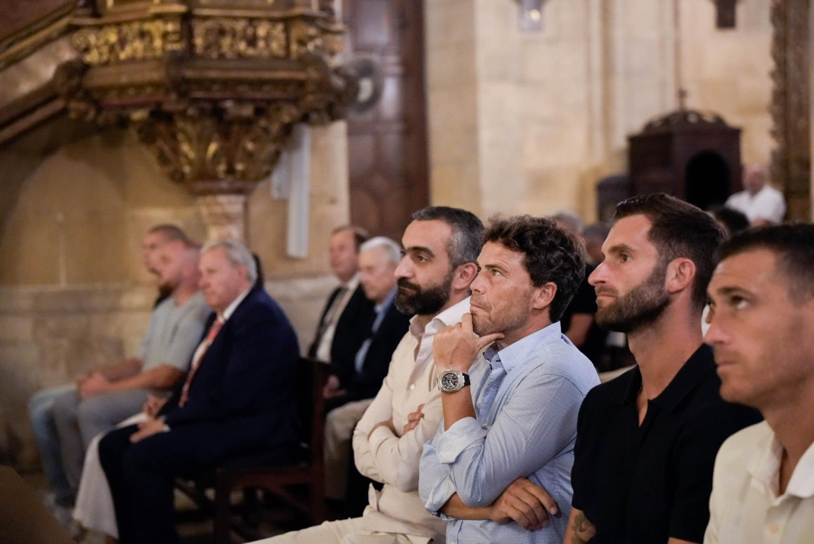 Las imágenes de la ofrenda floral de la UD Almería a la patrona de Almería, la Virgen del Mar