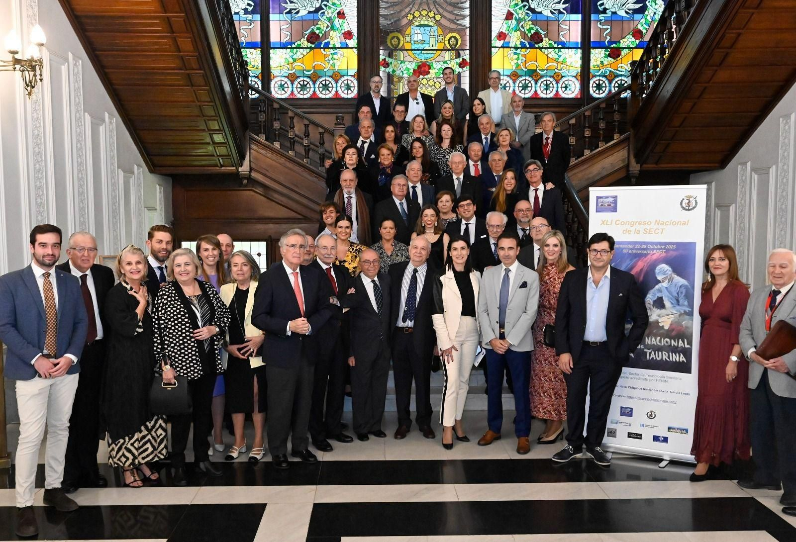 Amigos Taurinos de Almería recibe la Medalla de Oro de la Asociación de Cirugía Taurina