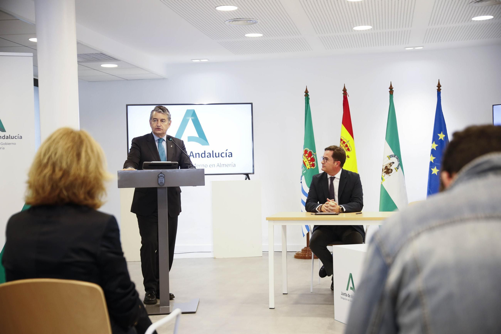El consejero Antonio Sanz y el alcalde ejidense Francisco Góngora, firman un convenio para la creación de un Centro de Emprendimiento Digital, en imágenes