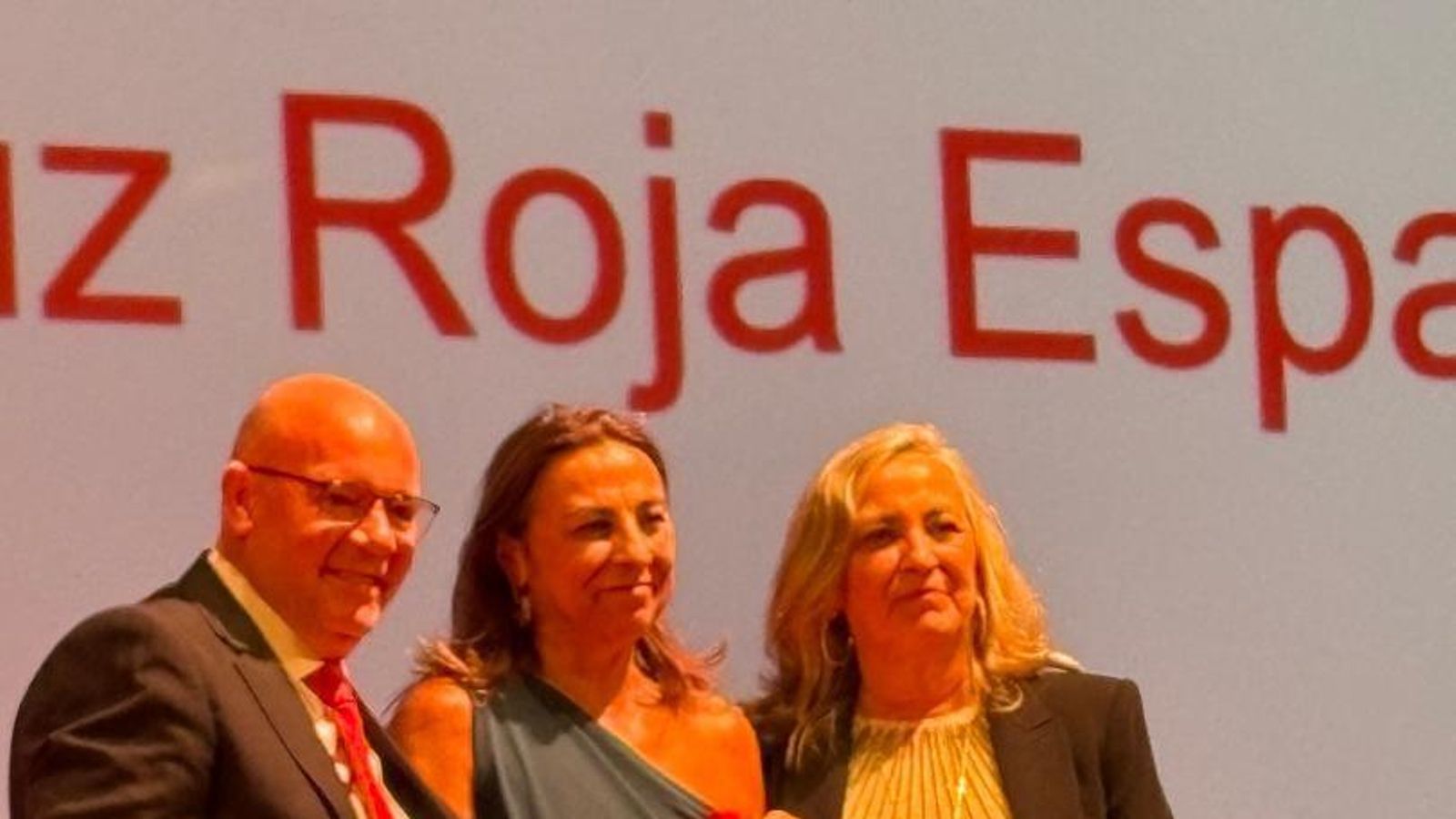 Jerónimo Vera, Rosario García Palacios y Carmen de Lara, durante la entrega de premios.