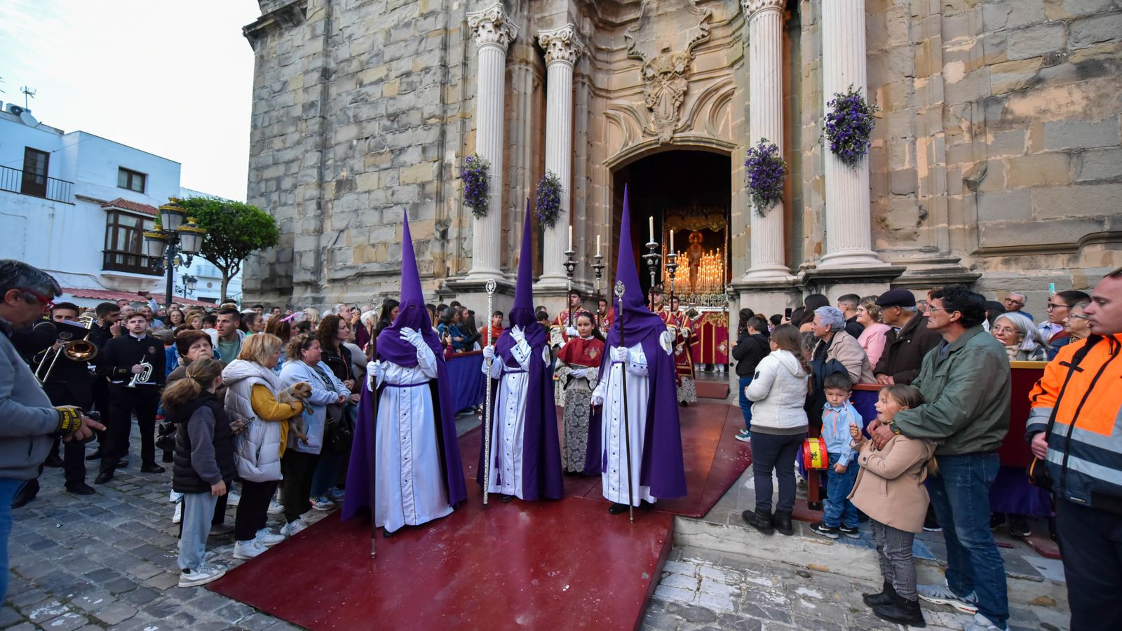 Fotos del Lunes santo en Tarifa: Nuestro Padre Jesús en la Oración en el Huerto y Nuestra Madre de Dios y del Rosario