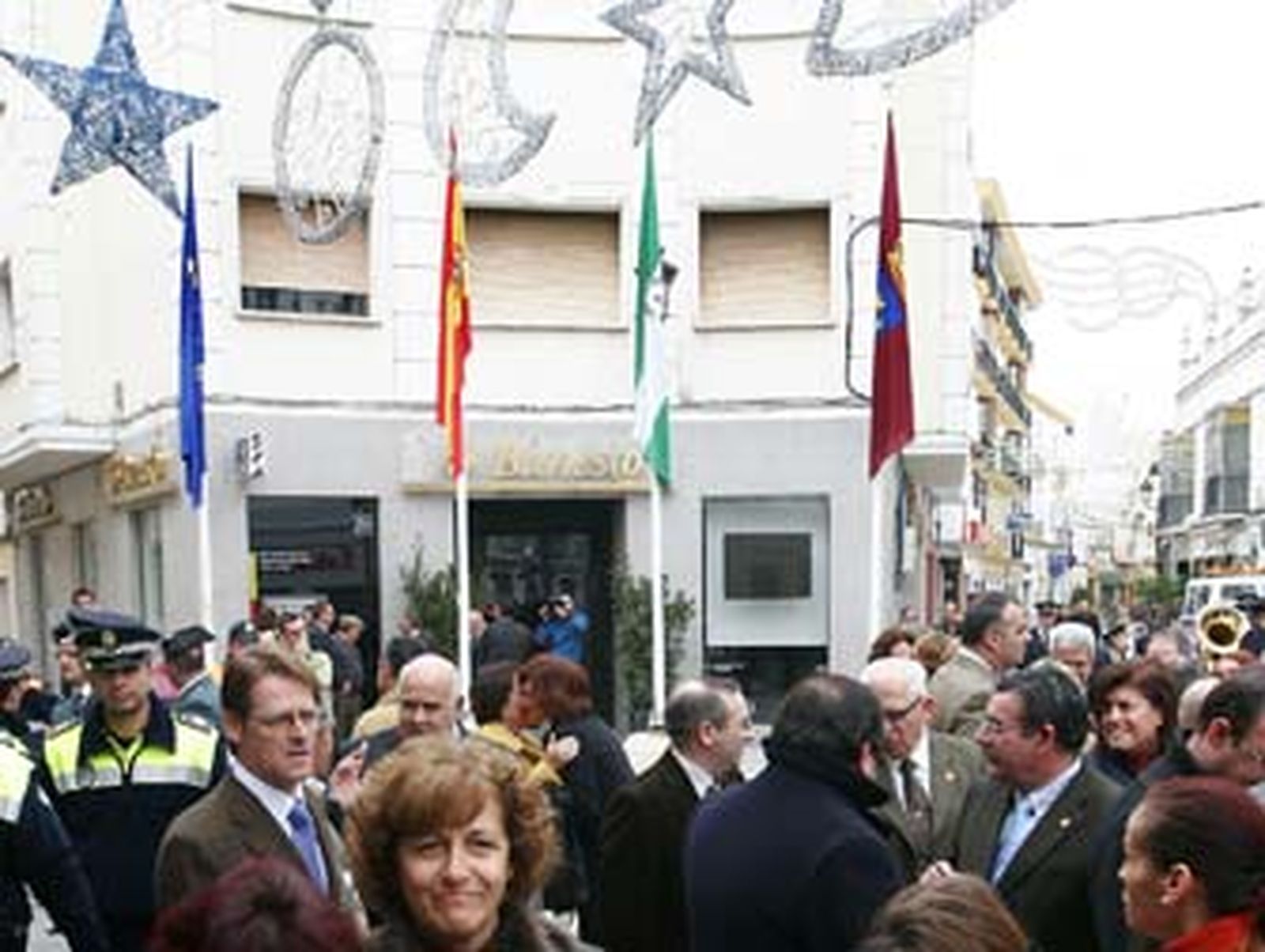 Rafael Medina Abascal fue elegido como padrino de la inauguración de la nueva Boutique Nespresso. A su lado, Vincent Termote, director general de la multinacional en España y Portugal.
