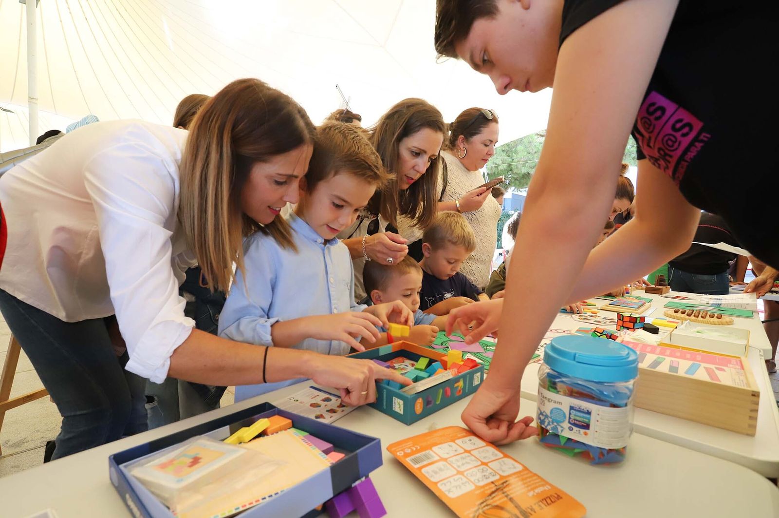 Imágenes de los talleres y actividades de La Noche Europea de los Investigadores