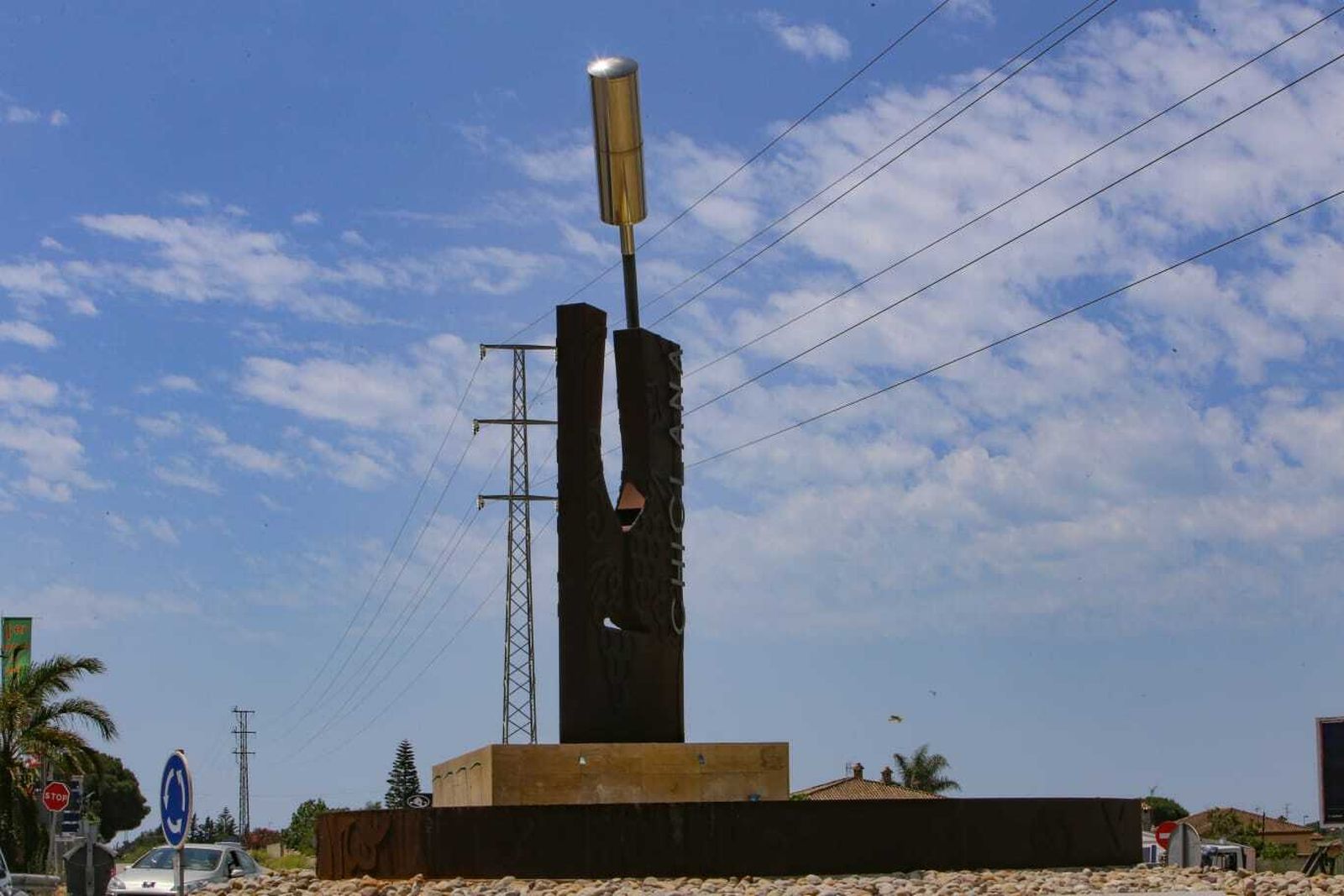 La empresa Moneleg desmontará las torretas de media tensión.