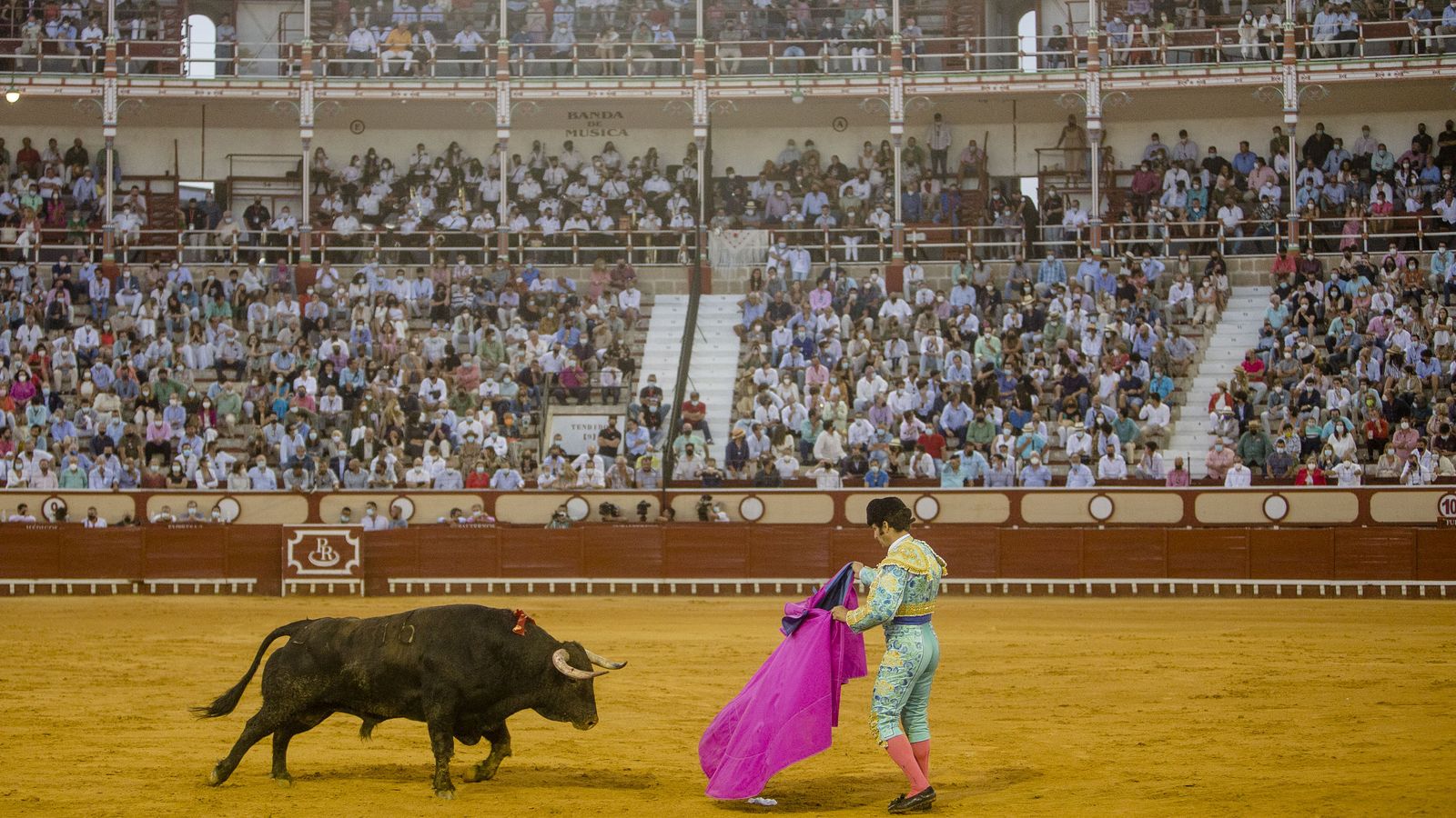 La corrida de toros en el Puerto de Santa María, con Morante de Puebla en solitario, en imágenes.