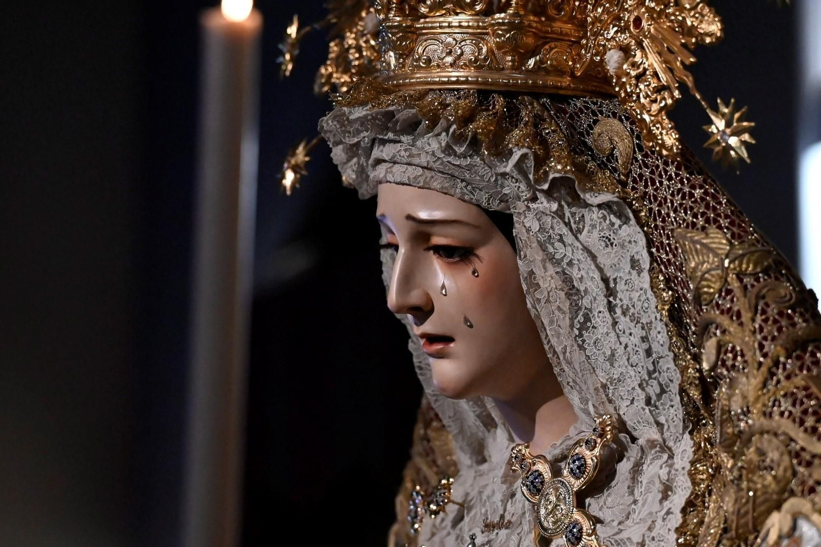 Las mejores fotos de la veneración de la Virgen de la Piedad de Córdoba tras su restauración Las mejores fotos de la veneración de la Virgen de la Piedad de Córdoba tras su restauración